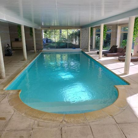 Au Charme Du Lac Espace Bien Etre Et Piscine Chauffe Proche Parc Et Restaurant Du Casino 弗尔黎祖 外观 照片