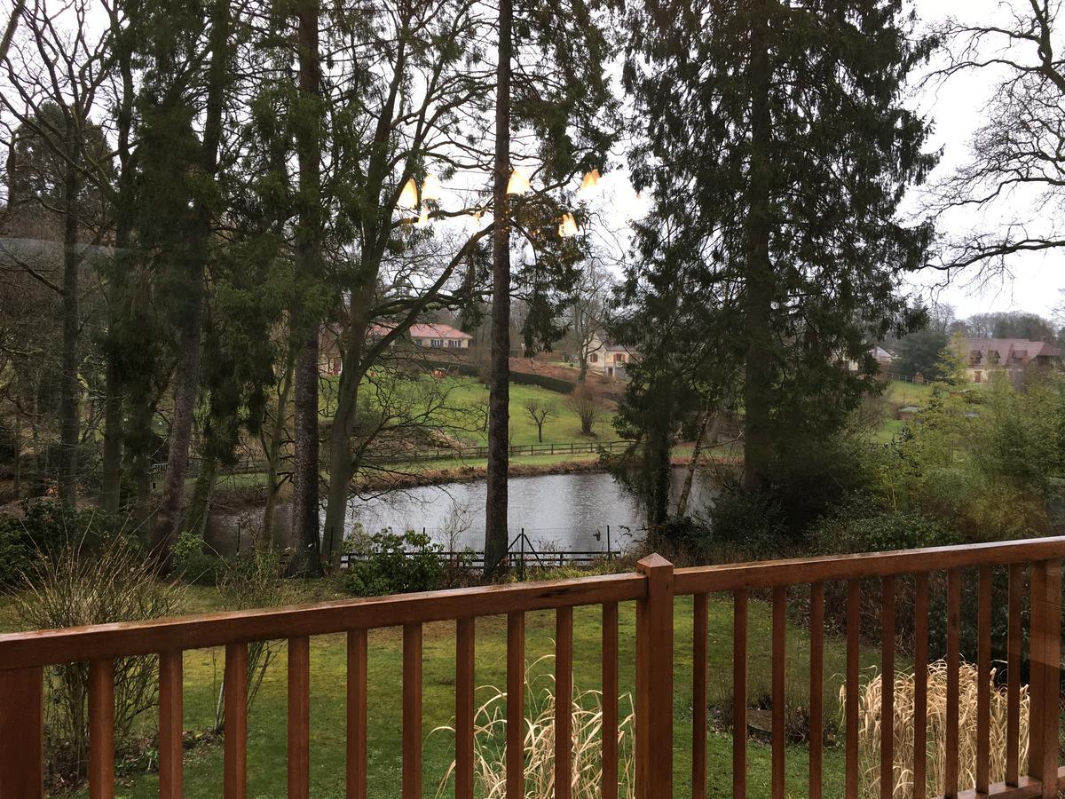 Au Charme Du Lac Espace Bien Etre Et Piscine Chauffe Proche Parc Et Restaurant Du Casino 弗尔黎祖 外观 照片