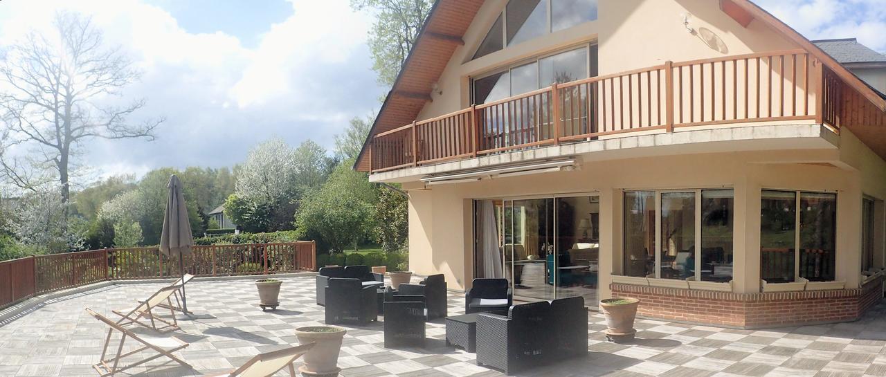 Au Charme Du Lac Espace Bien Etre Et Piscine Chauffe Proche Parc Et Restaurant Du Casino 弗尔黎祖 外观 照片
